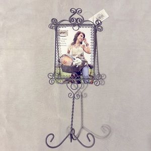 French Grey Wire Picture/Jewelry Holder Stand(5”x7” picture)